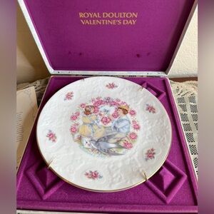 1977 Royal Doulton Valentine’s Day Collector Plate Original Box & Plate Hanger